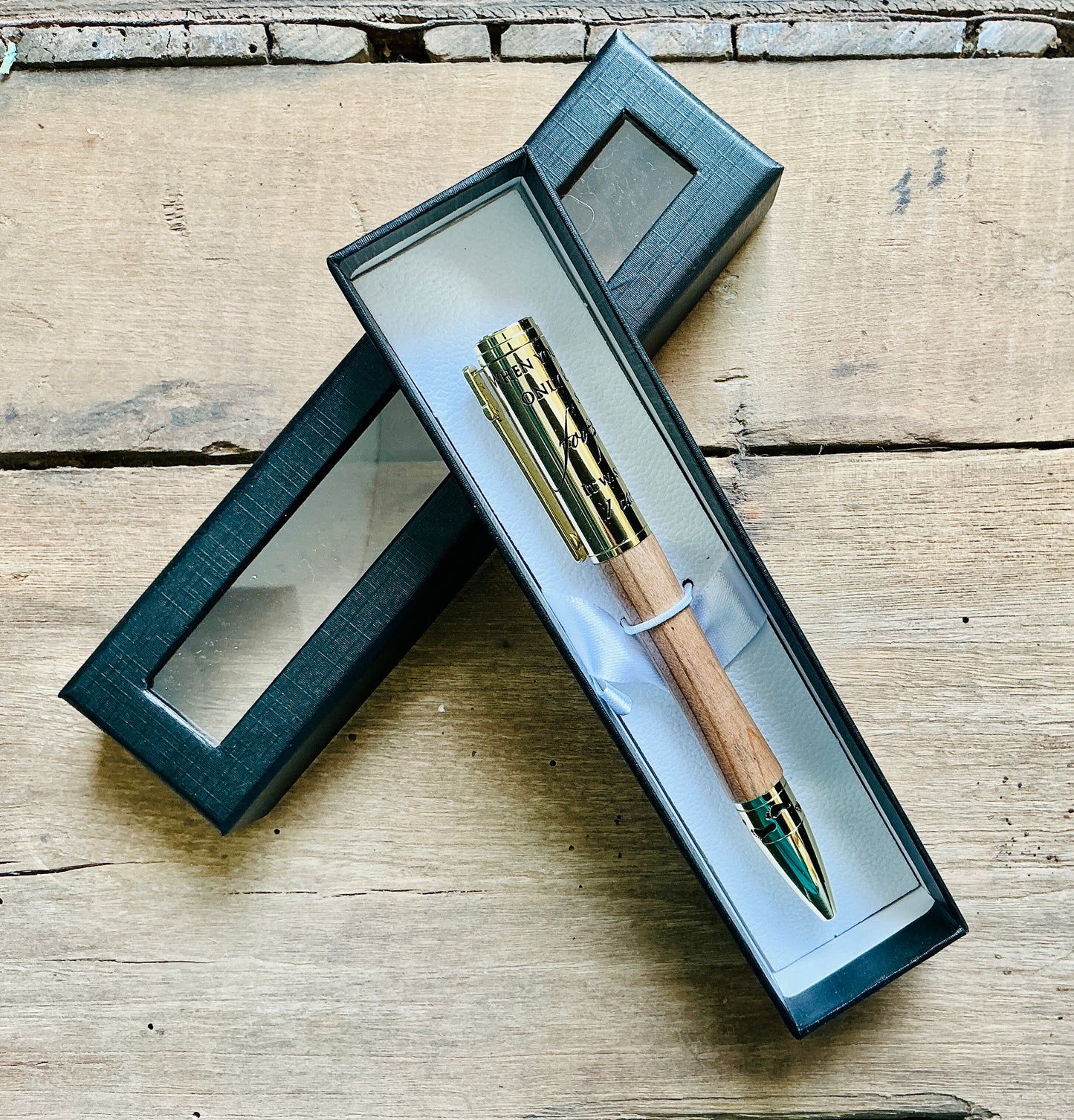 Footprints in the Sand Pen Natural wood and gold