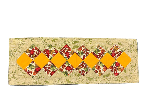 fall leafs quilted table runner