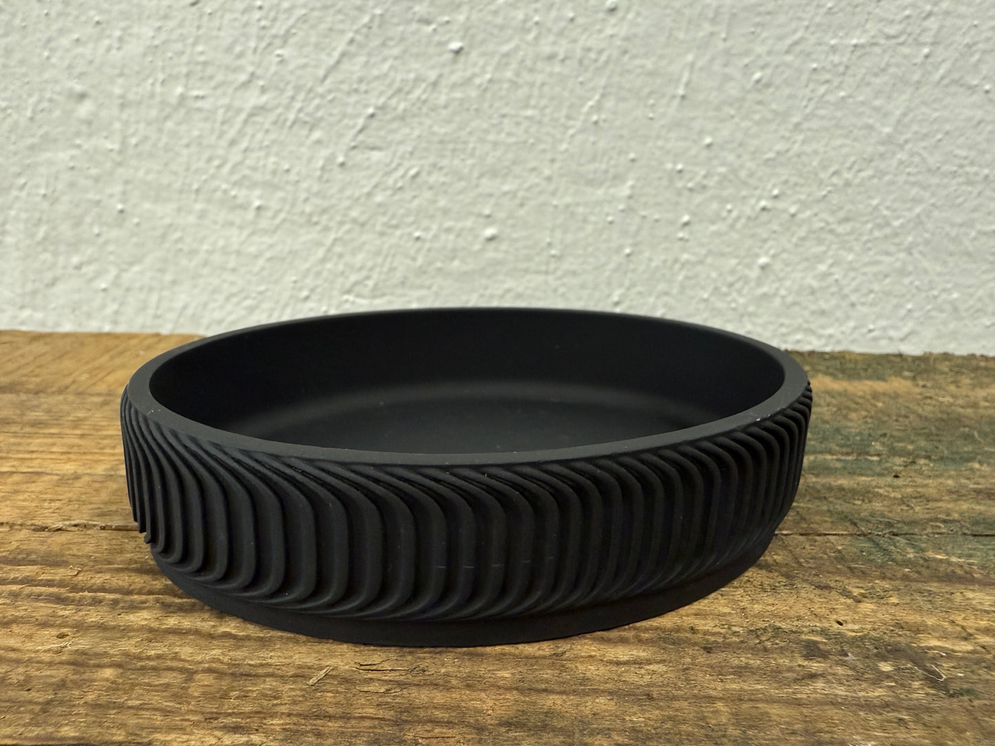 Black Grooved Oval Poly-resin Soap Dish