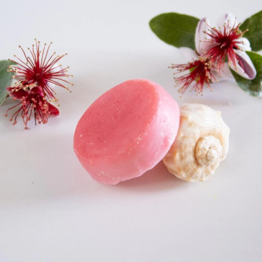 Vanilla Coconut conditioner bar by Humby Organics, a vegan zero-waste conditioner bar for dry hair
